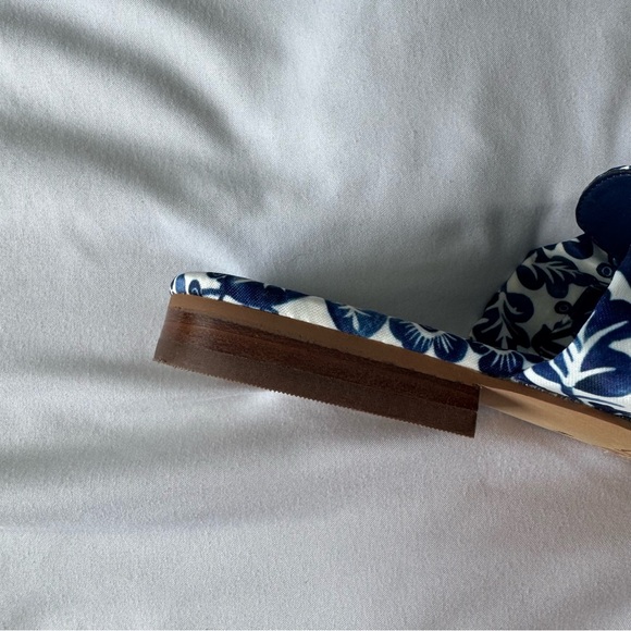 Chico’s Navy Paisley Print Knotted Thong Sandals - Picture 7 of 7